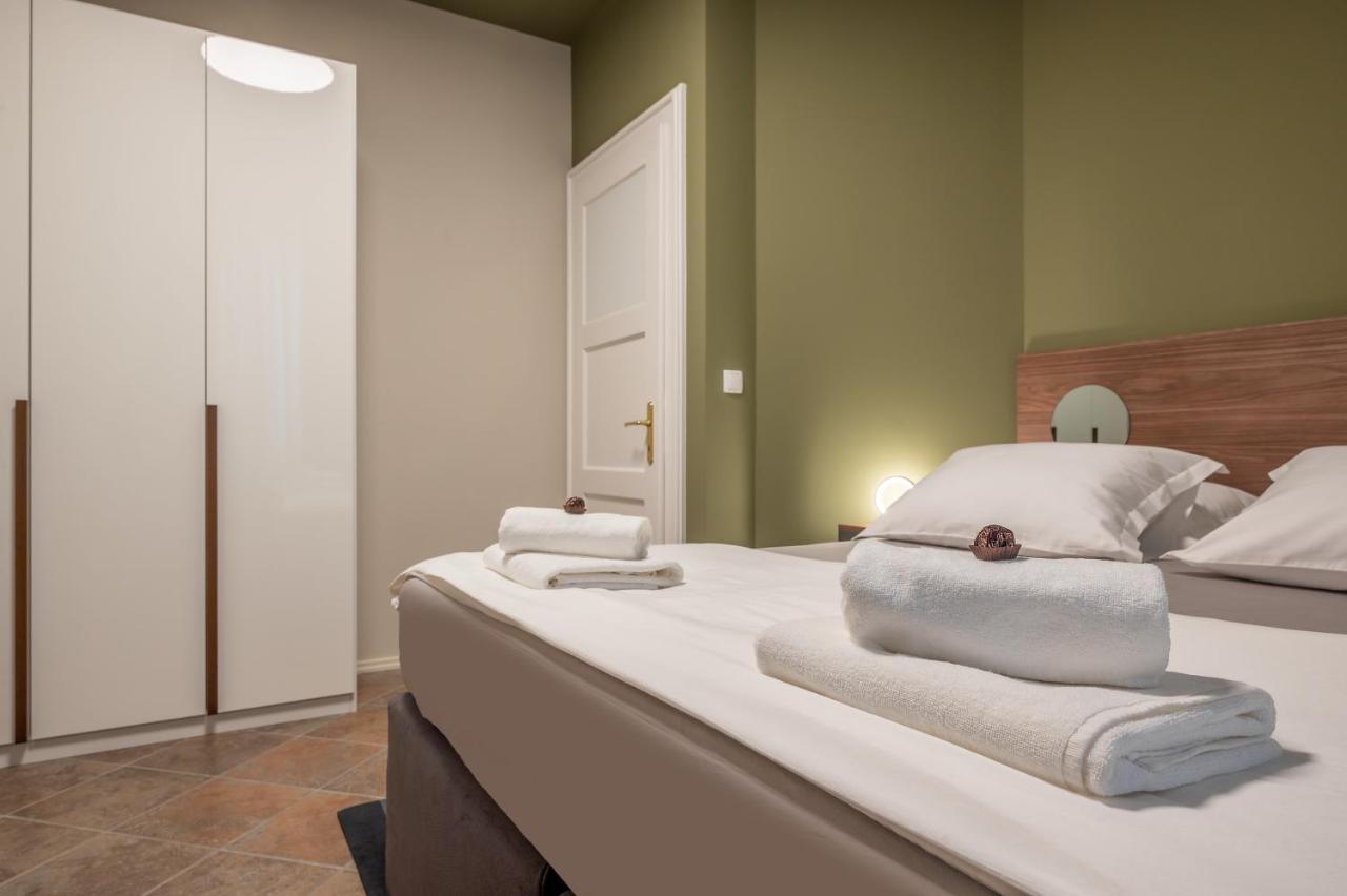 Green, Deluxe Two Bedroom Suite Split Eksteriør bilde